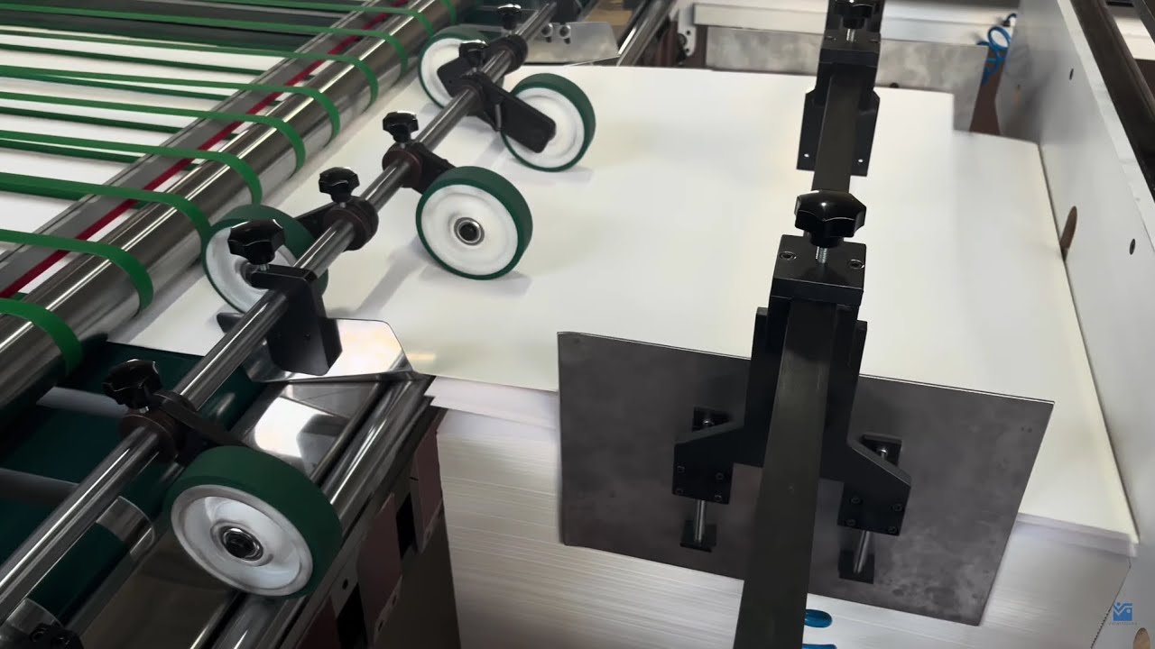 Kağıt Bobin Ebatlama Kesme Makinası Düz Kayış Konveyör Bant